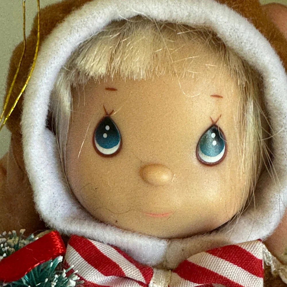 Precious Moments Gingerbread Boy Plush Ornament Candy Cane Wreath Holiday Decor